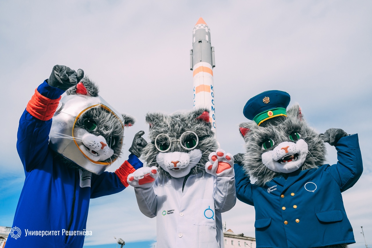 Ростовая кукла ожила: скоро появится новая звезда на сцене праздника!